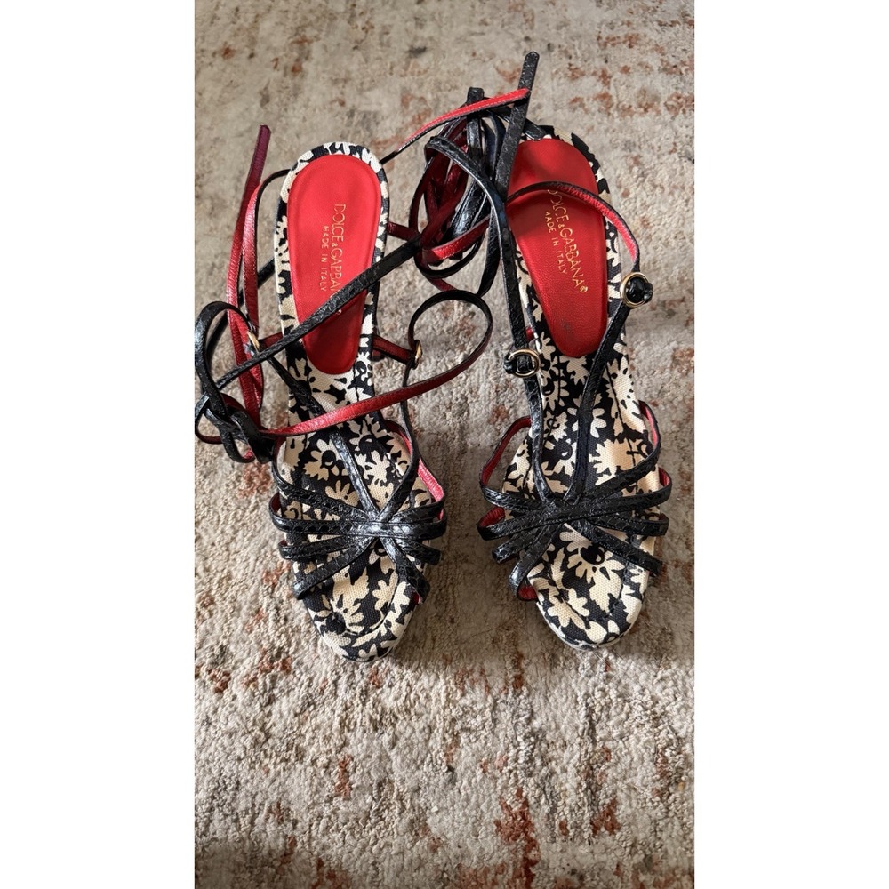 Dolce & Gabbana Strapped Sandal floral White & Black Sz EU 36.5 6 US Red Bottom - Picture 2 of 15